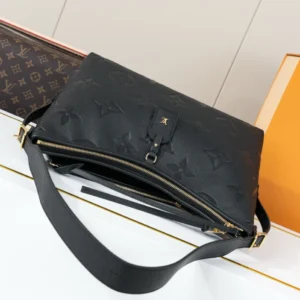 louis-vuitton-lv-carryall-mm-black thumbnail 4