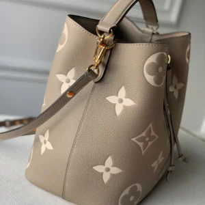 louis-vuitton-lv-neonoe-mm-bucket-bag thumbnail 7