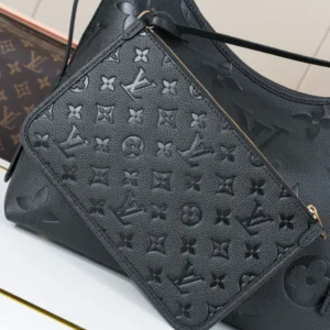louis-vuitton-lv-carryall-mm-black thumbnail 8