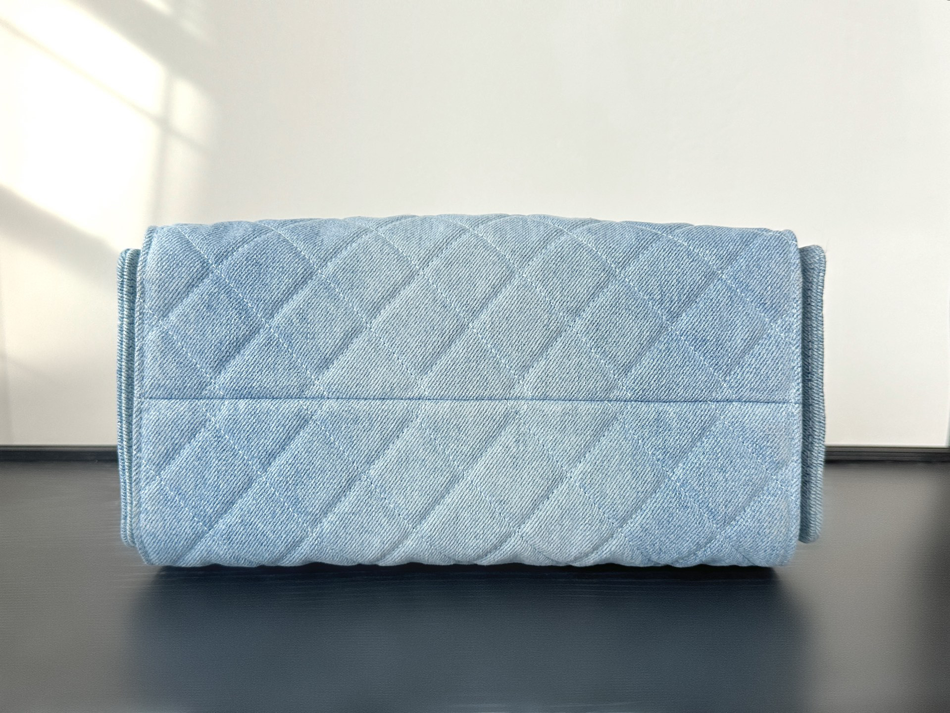 chanel-25-handbag-washed-denim-gold-tone-metal-denim thumbnail 7