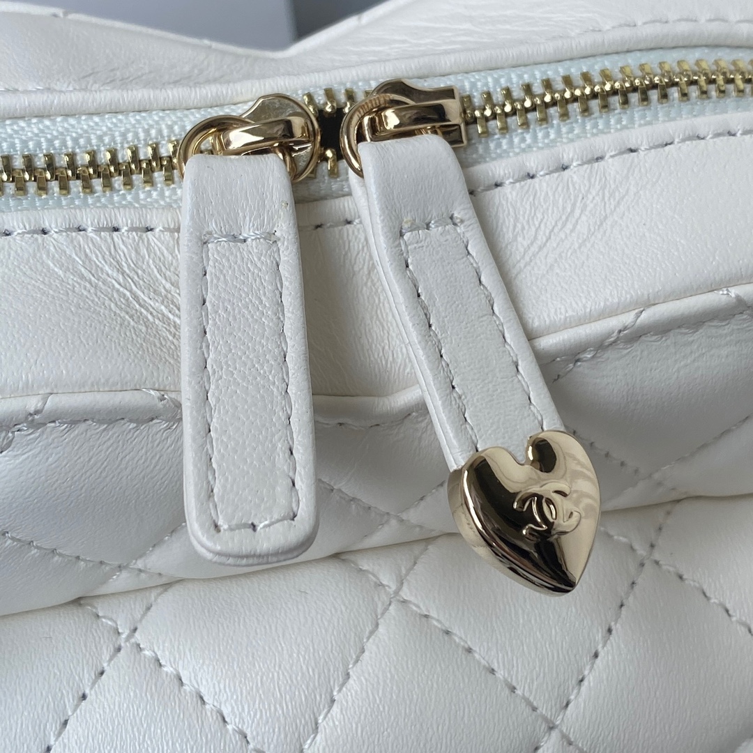 chanel-lambskin-heart-bag-white-bag thumbnail 7