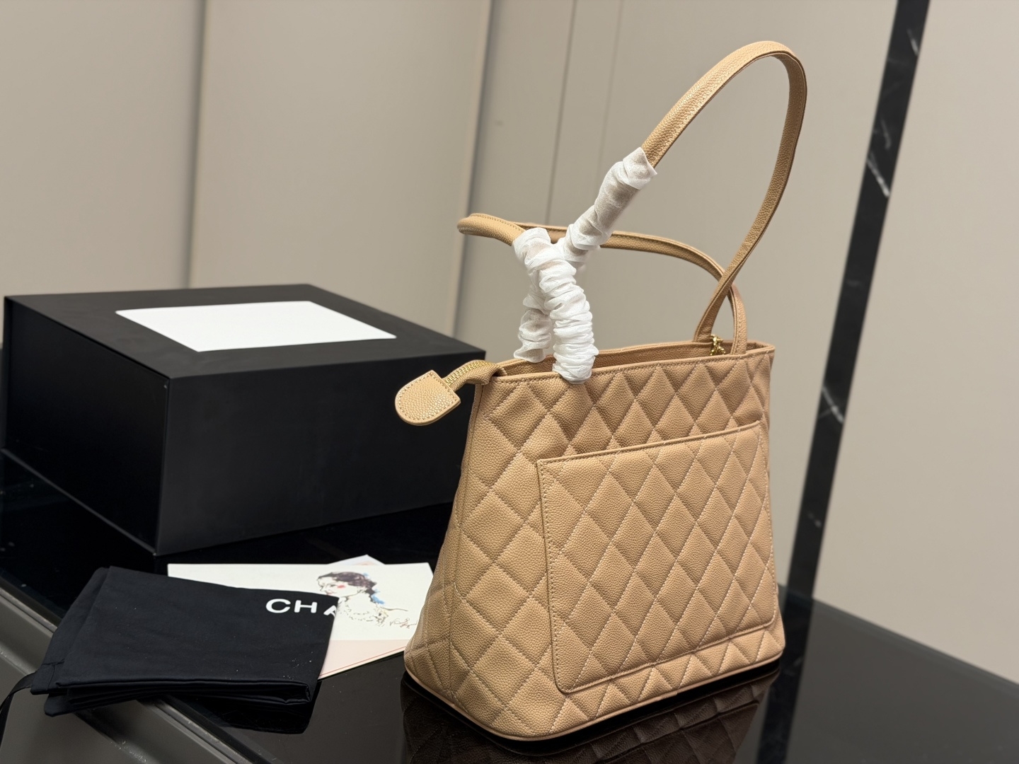 chanel-caviar-medallion-tote-bag thumbnail 4
