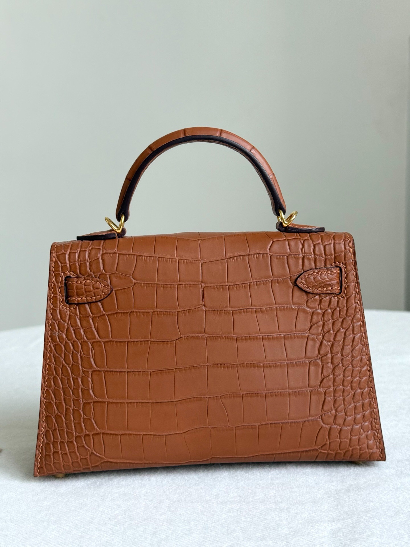 hermes-kelly-sellier-20-gold-matte-alligator-gold-hardware thumbnail 5