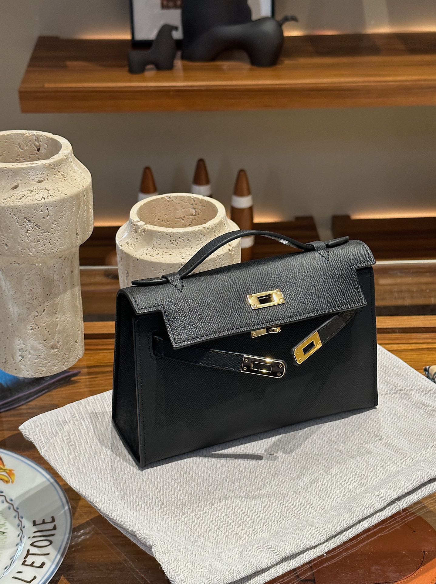 hermes-kelly-mini-1st-kelly-pochette-generation-epsom-palm-leather-black-2 thumbnail 5