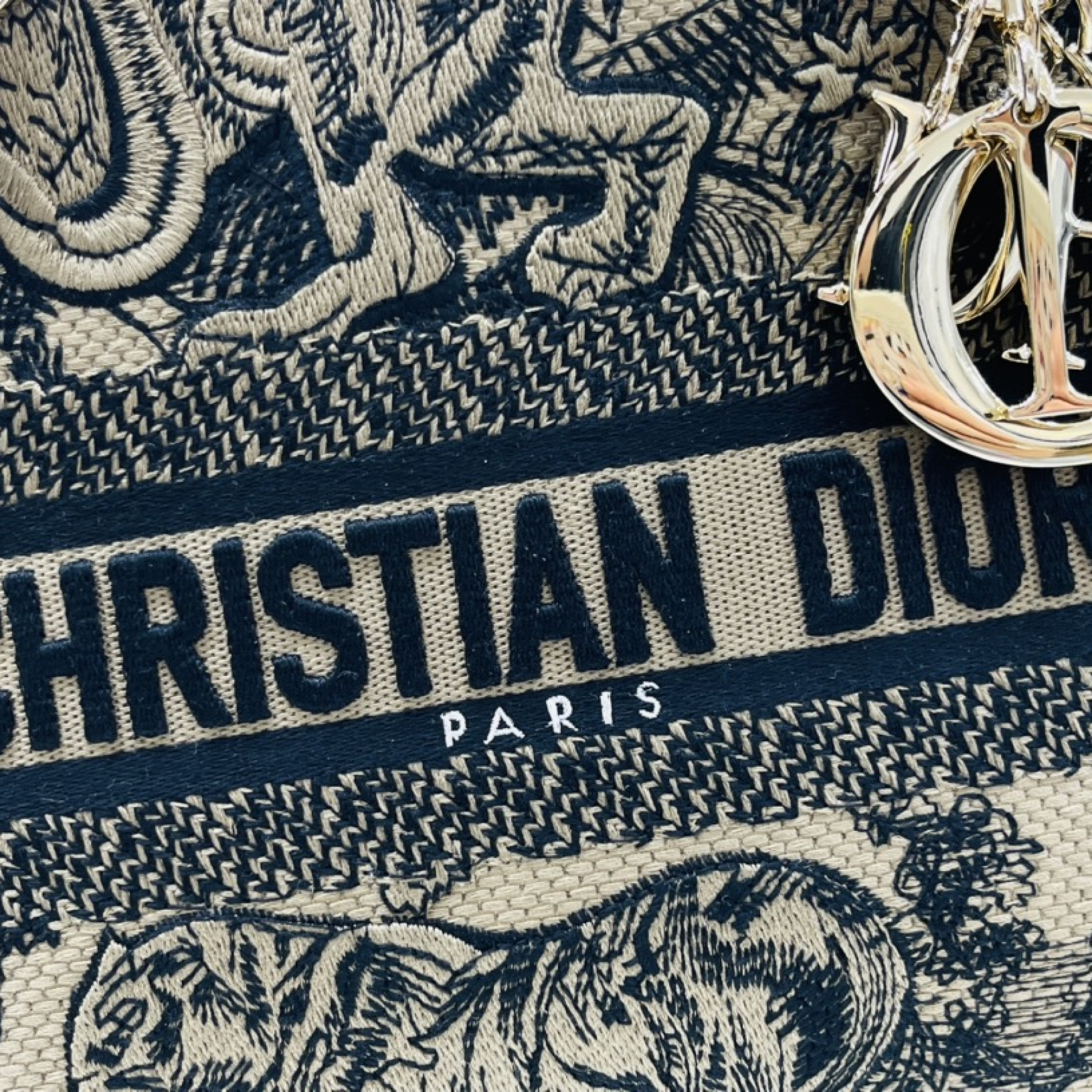 dior-medium-lady-dior-bag thumbnail 9