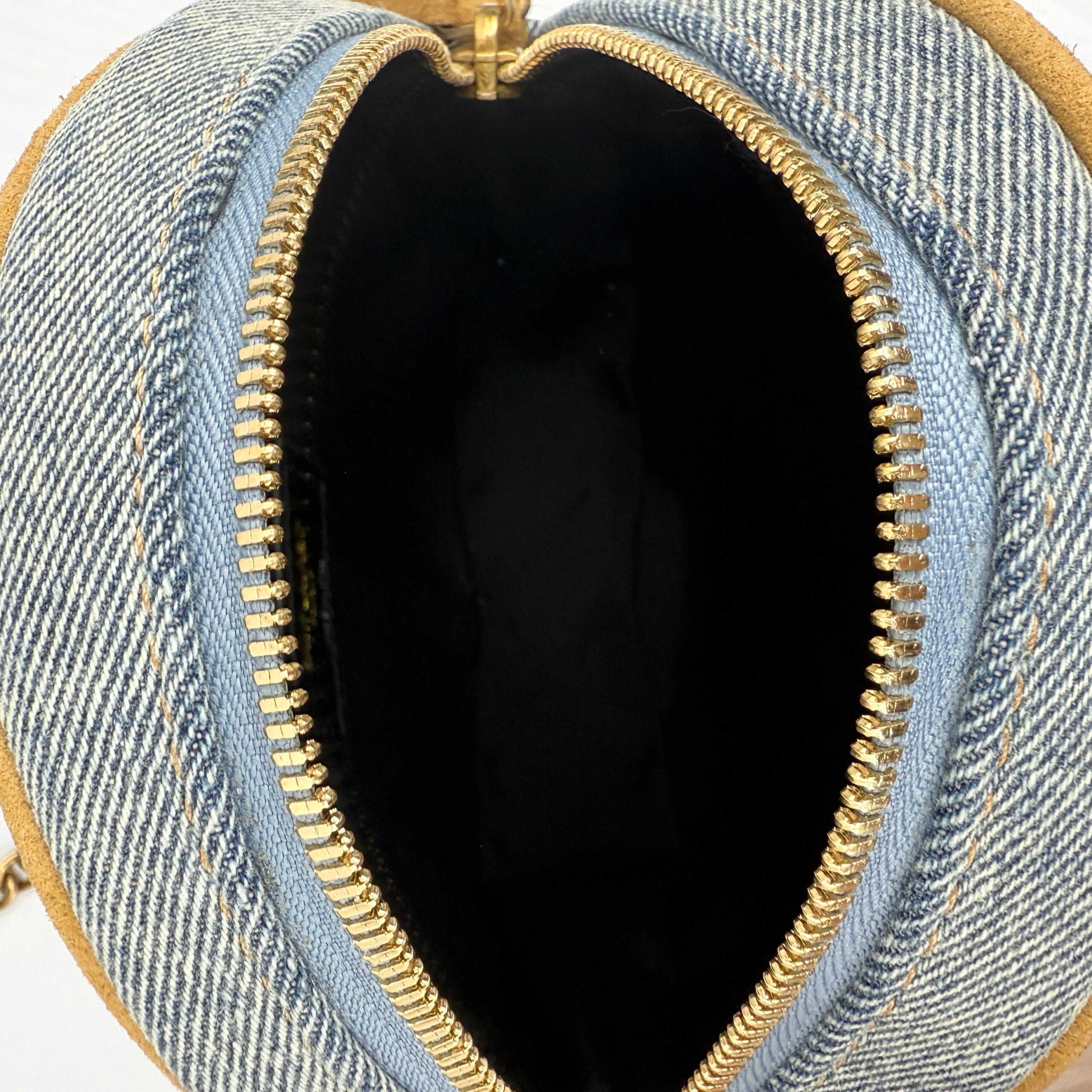 saint-laurent-ysl-round-vinyle-matelasse-quilted-denim-crossbody-bag thumbnail 8