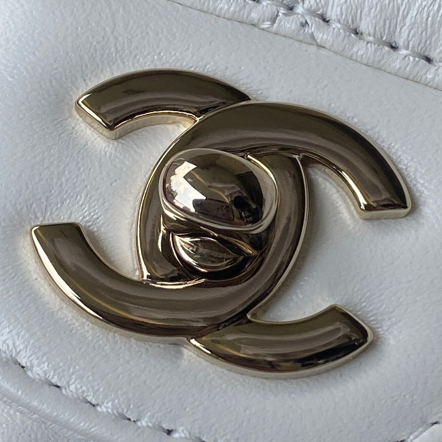chanel-lambskin-heart-bag-white-bag thumbnail 8