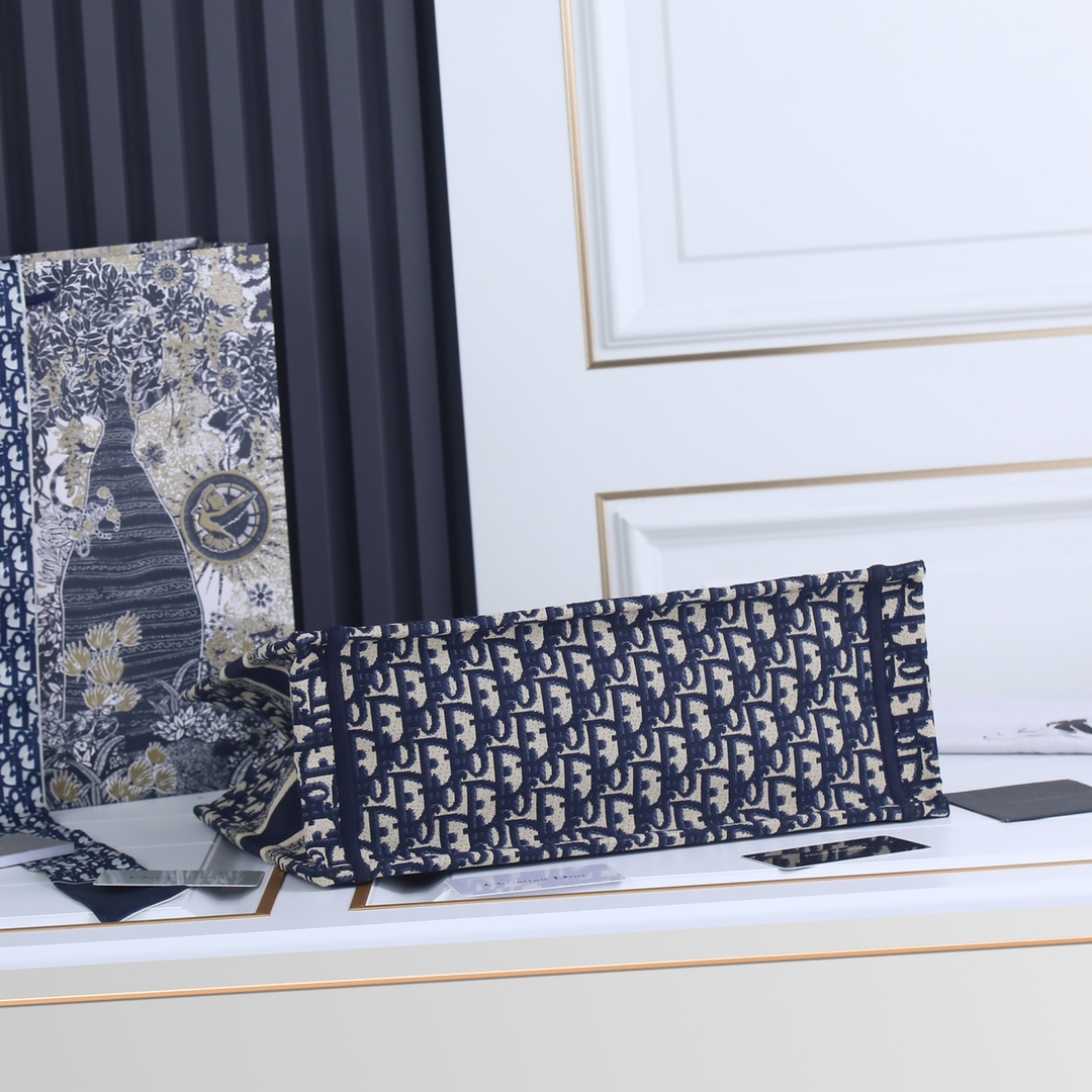 dior-book-tote-medium-bag thumbnail 6