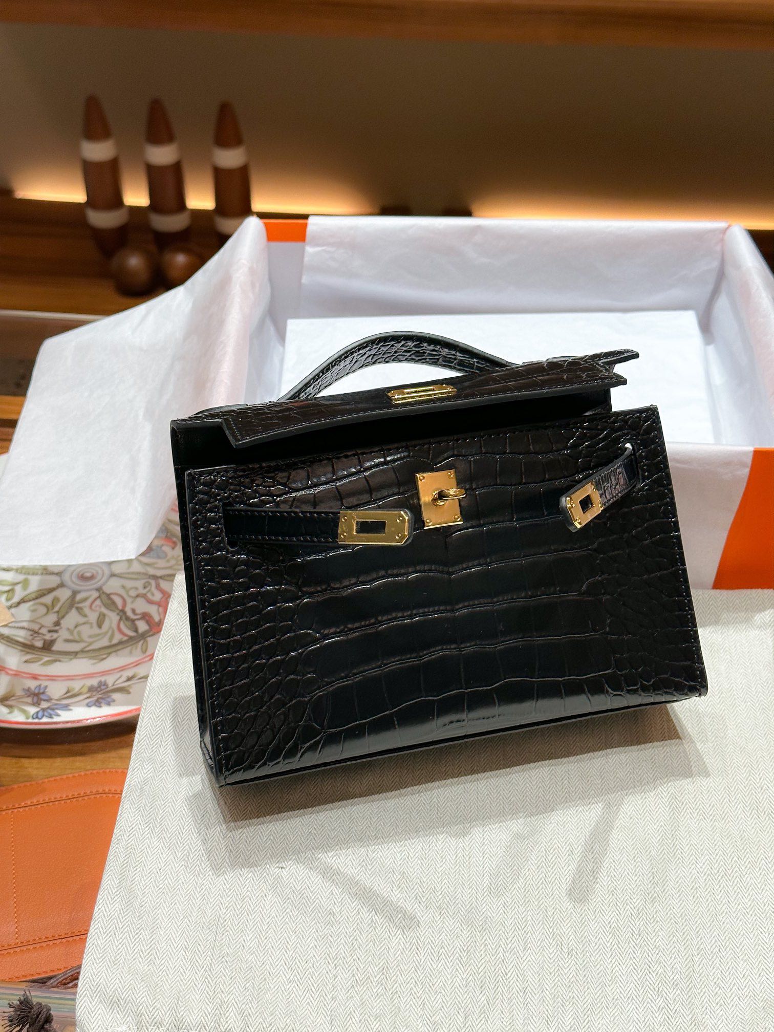 hermes-kelly-mini-1st-kelly-pochette-generation-epsom-palm-leather-black thumbnail 4