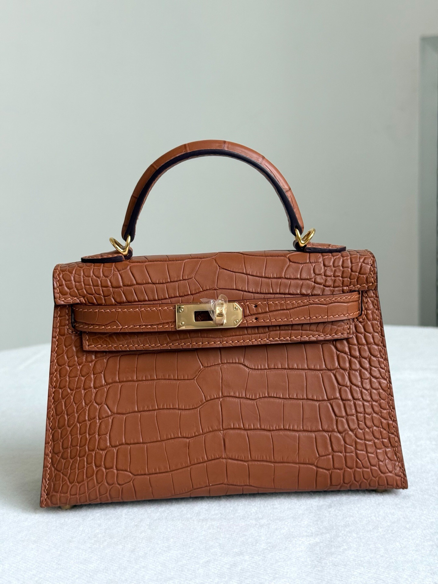 hermes-kelly-sellier-20-gold-matte-alligator-gold-hardware thumbnail 2