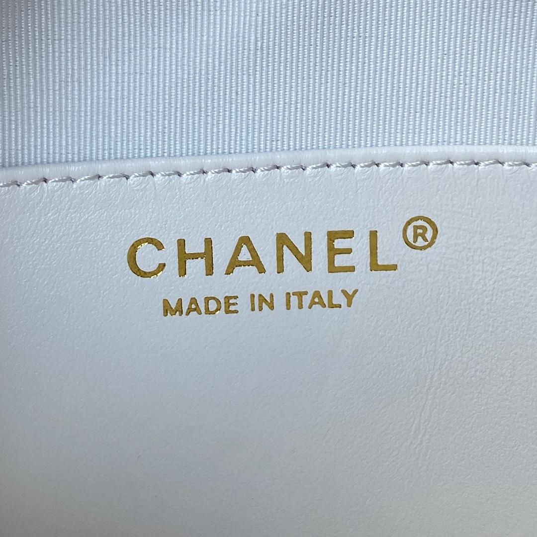 chanel-lambskin-heart-bag-white-bag thumbnail 9