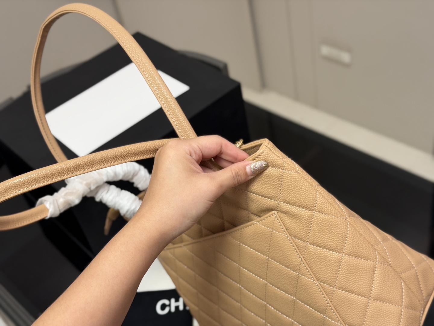 chanel-caviar-medallion-tote-bag thumbnail 7