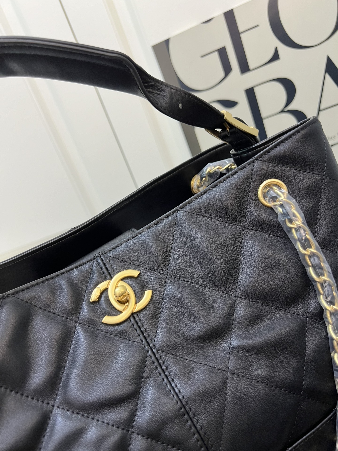 chanel-metiers-dart-shopping-bag-calfskin thumbnail 6
