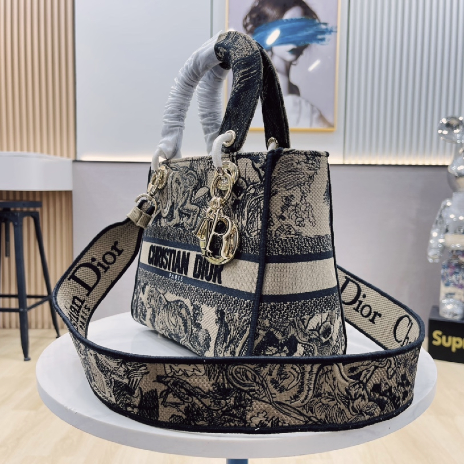 dior-medium-lady-dior-bag thumbnail 3