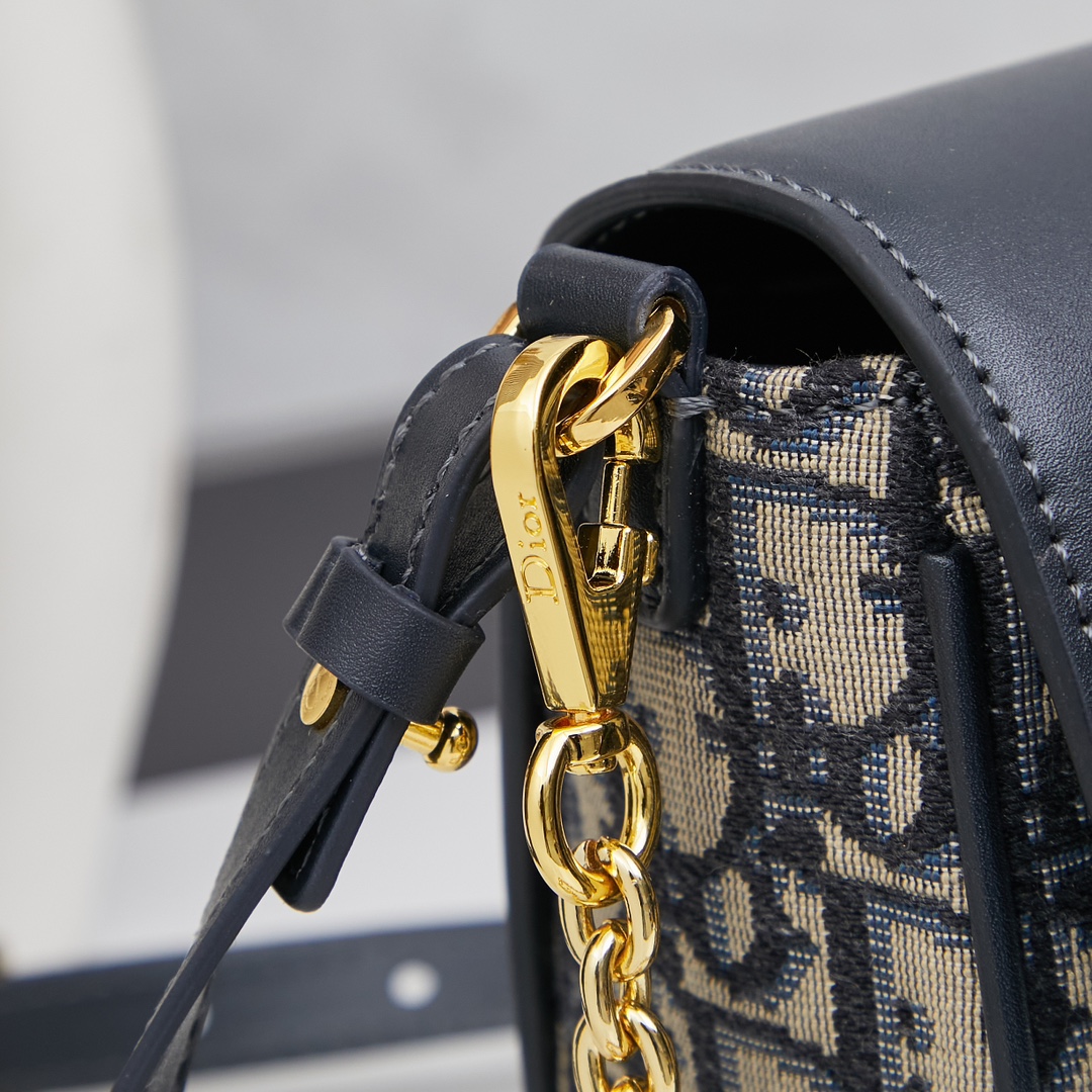 dior-saddle-blue-chain-pouch-bag thumbnail 10