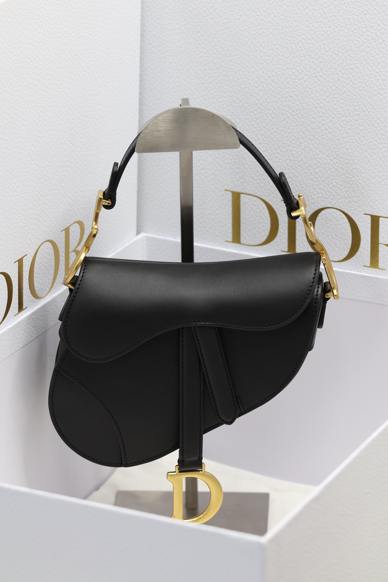 dior-saddle-leather-bag-satchel thumbnail 2