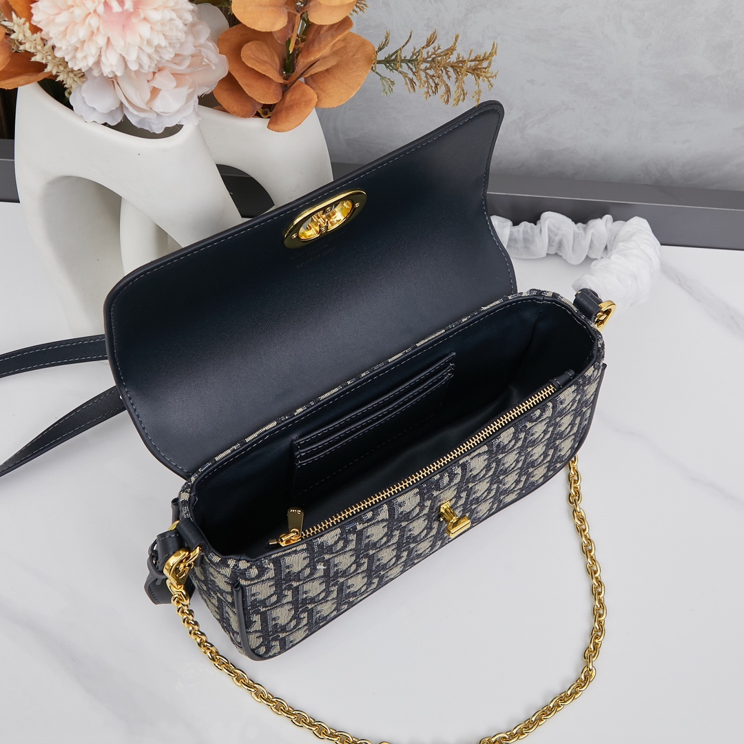 dior-saddle-blue-chain-pouch-bag thumbnail 7