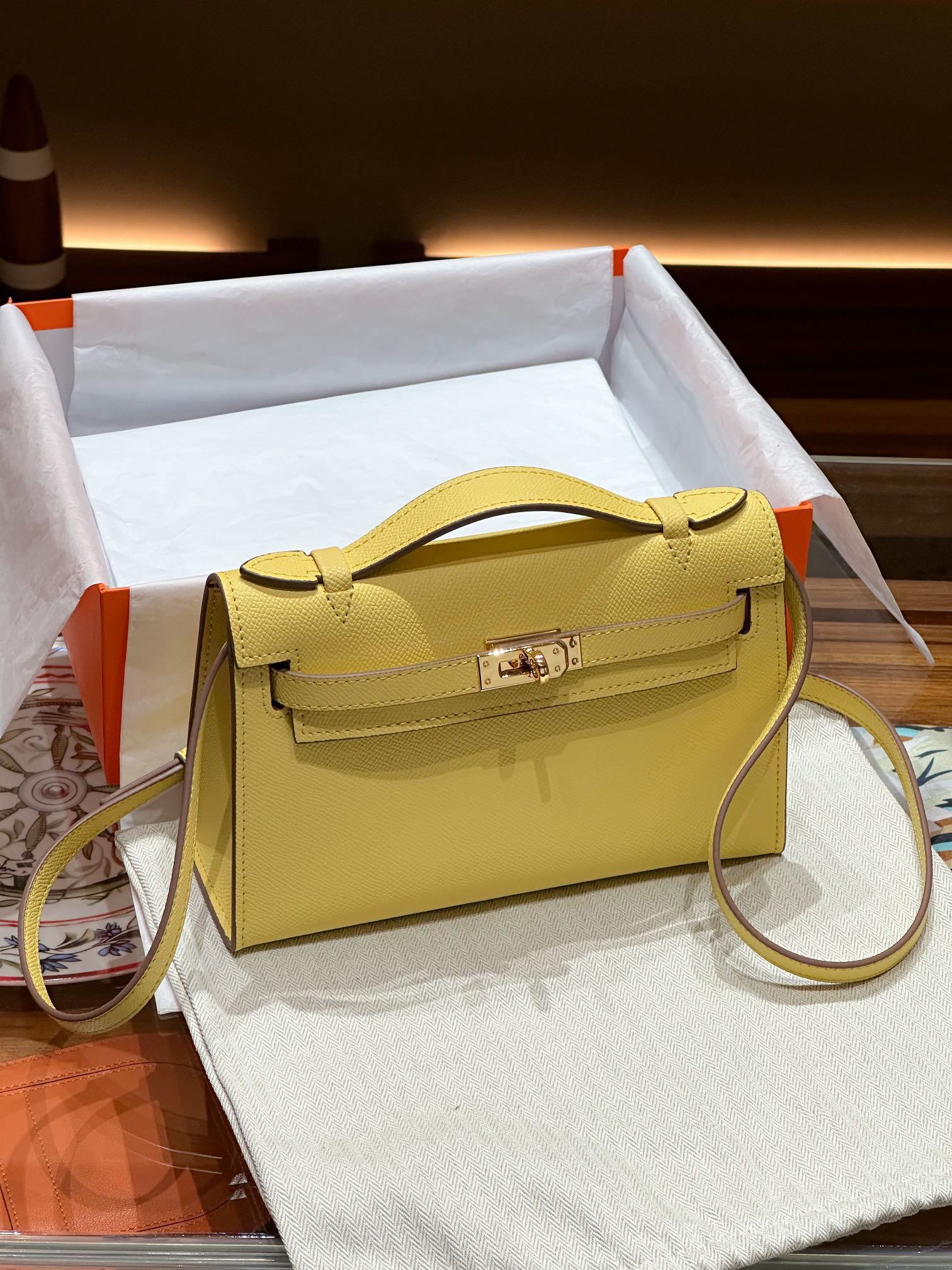 hermes-kelly-mini-1st-kelly-pochette-generation-epsom-palm-leather-yellow thumbnail 7