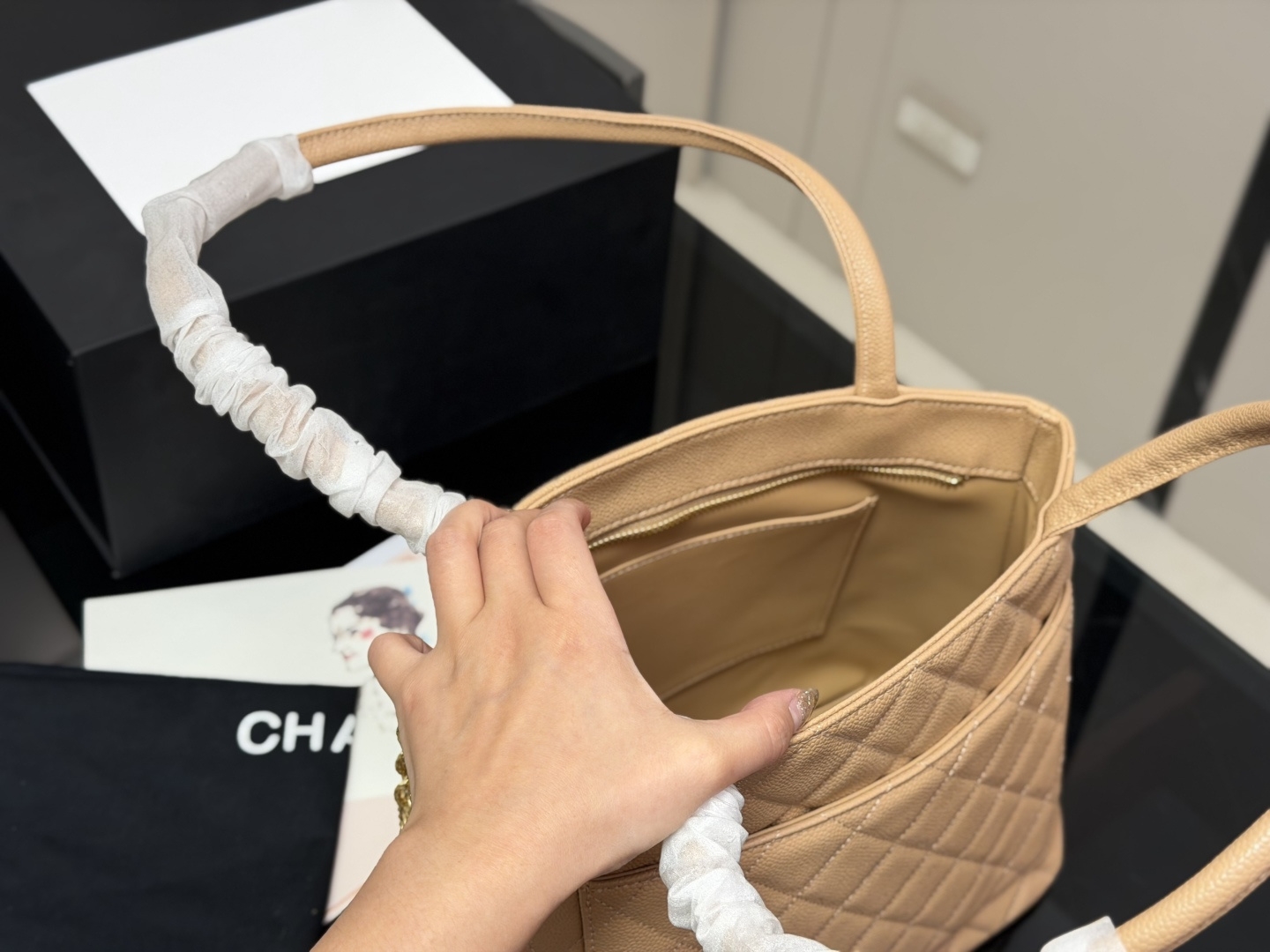 chanel-caviar-medallion-tote-bag thumbnail 6