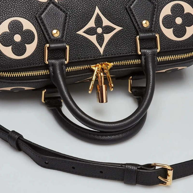 louis-vuitton-speedy-bandouliere-25-empreinte-bag-black-exclusive thumbnail 9