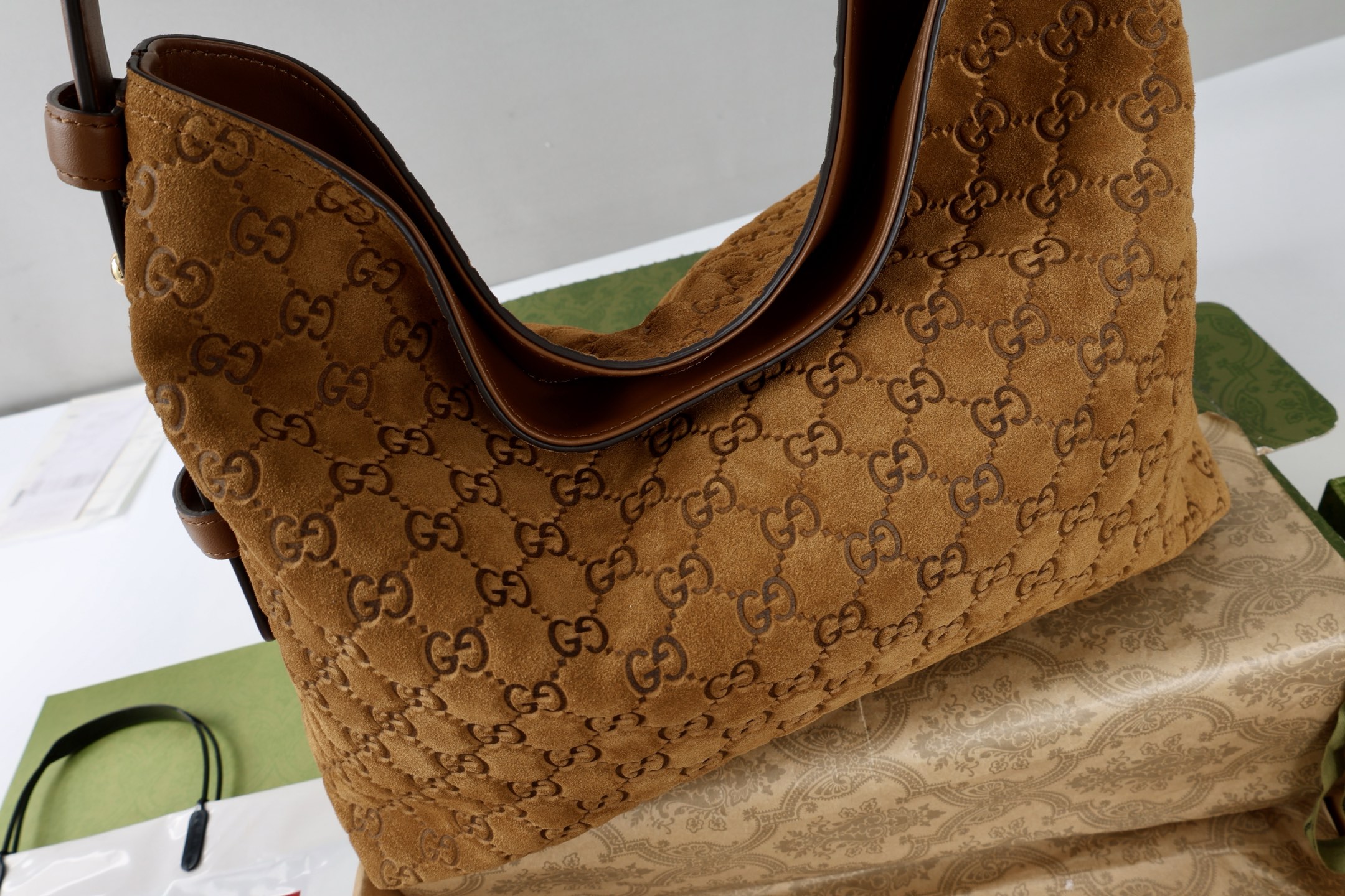 gucci-beatrix-medium-tote-bag thumbnail 9