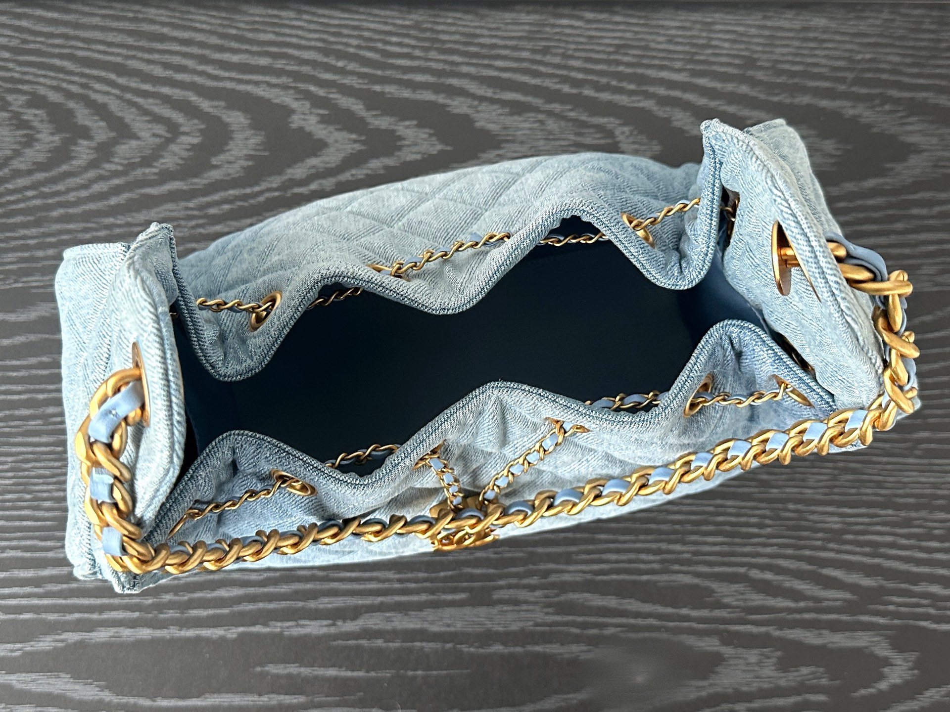 chanel-25-handbag-washed-denim-gold-tone-metal-denim thumbnail 8