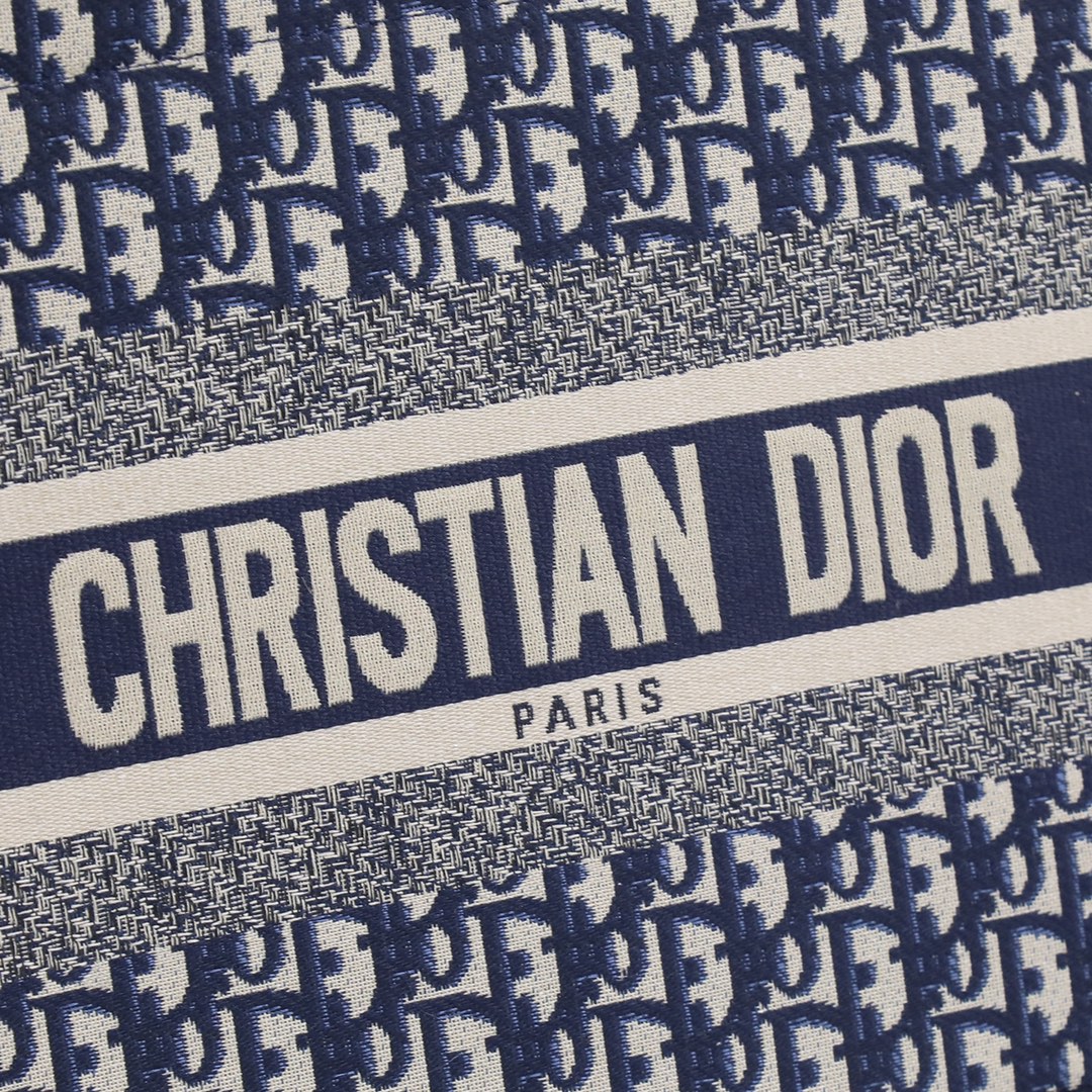 dior-book-tote-medium-bag thumbnail 10