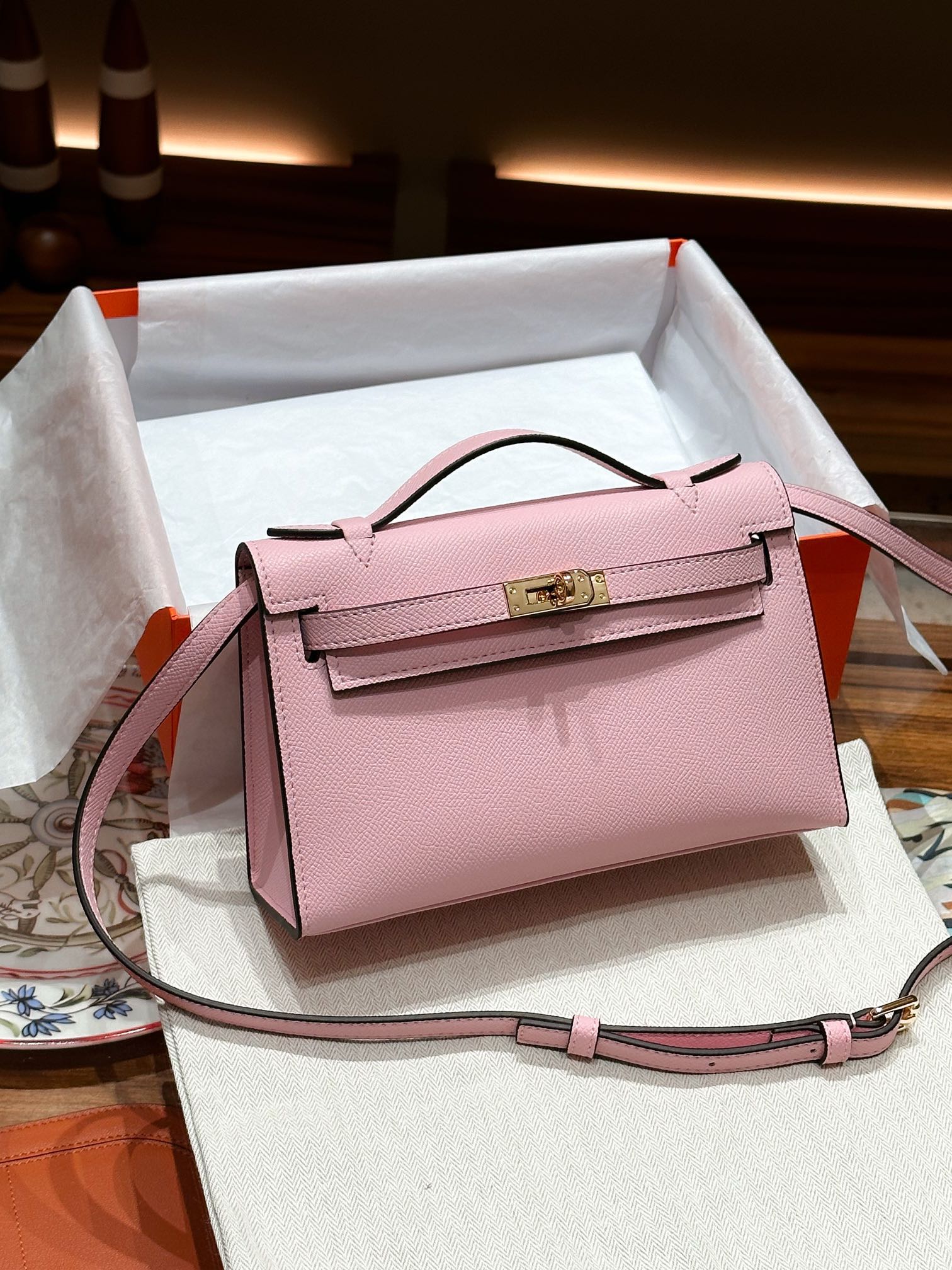 hermes-kelly-mini-1st-kelly-pochette-generation-epsom-palm-leather-pink thumbnail 5