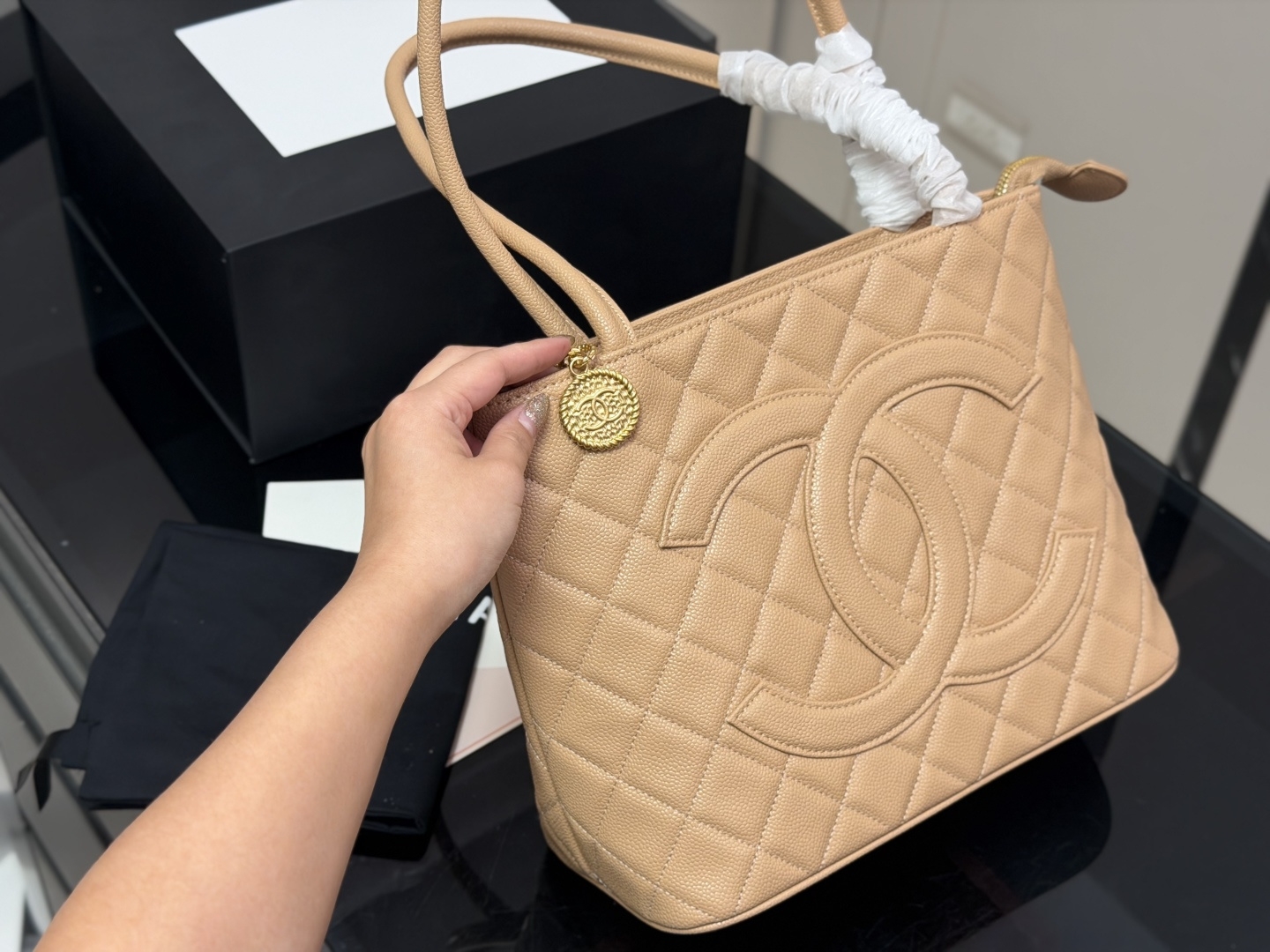 chanel-caviar-medallion-tote-bag thumbnail 3