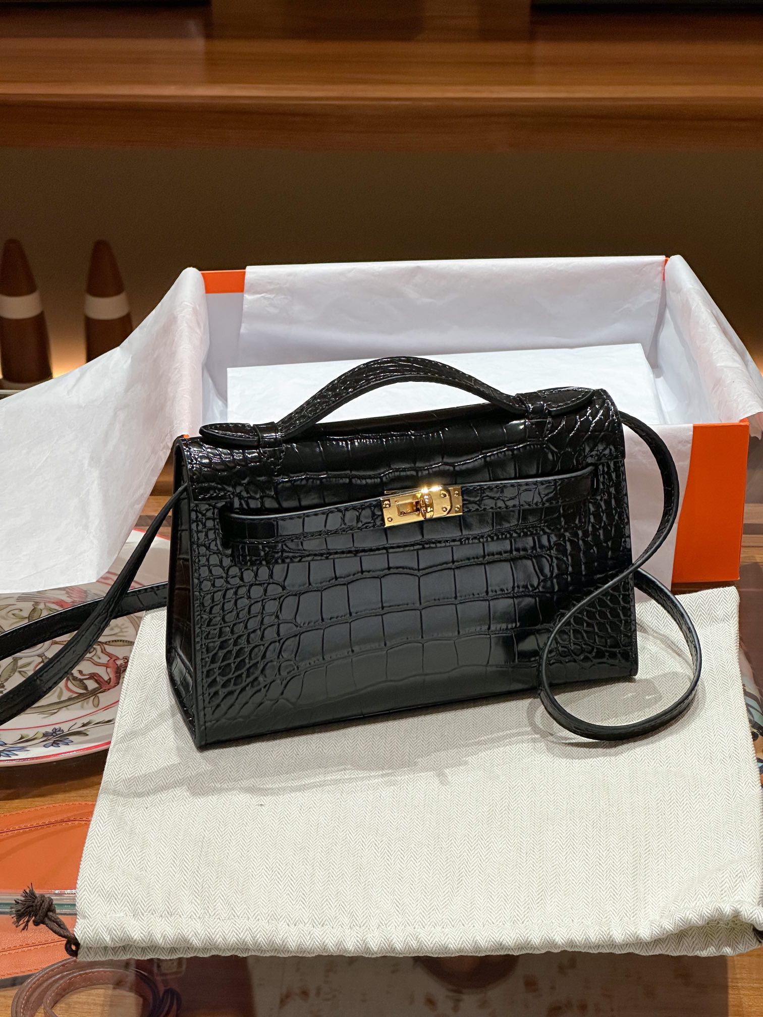hermes-kelly-mini-1st-kelly-pochette-generation-epsom-palm-leather-black thumbnail 5