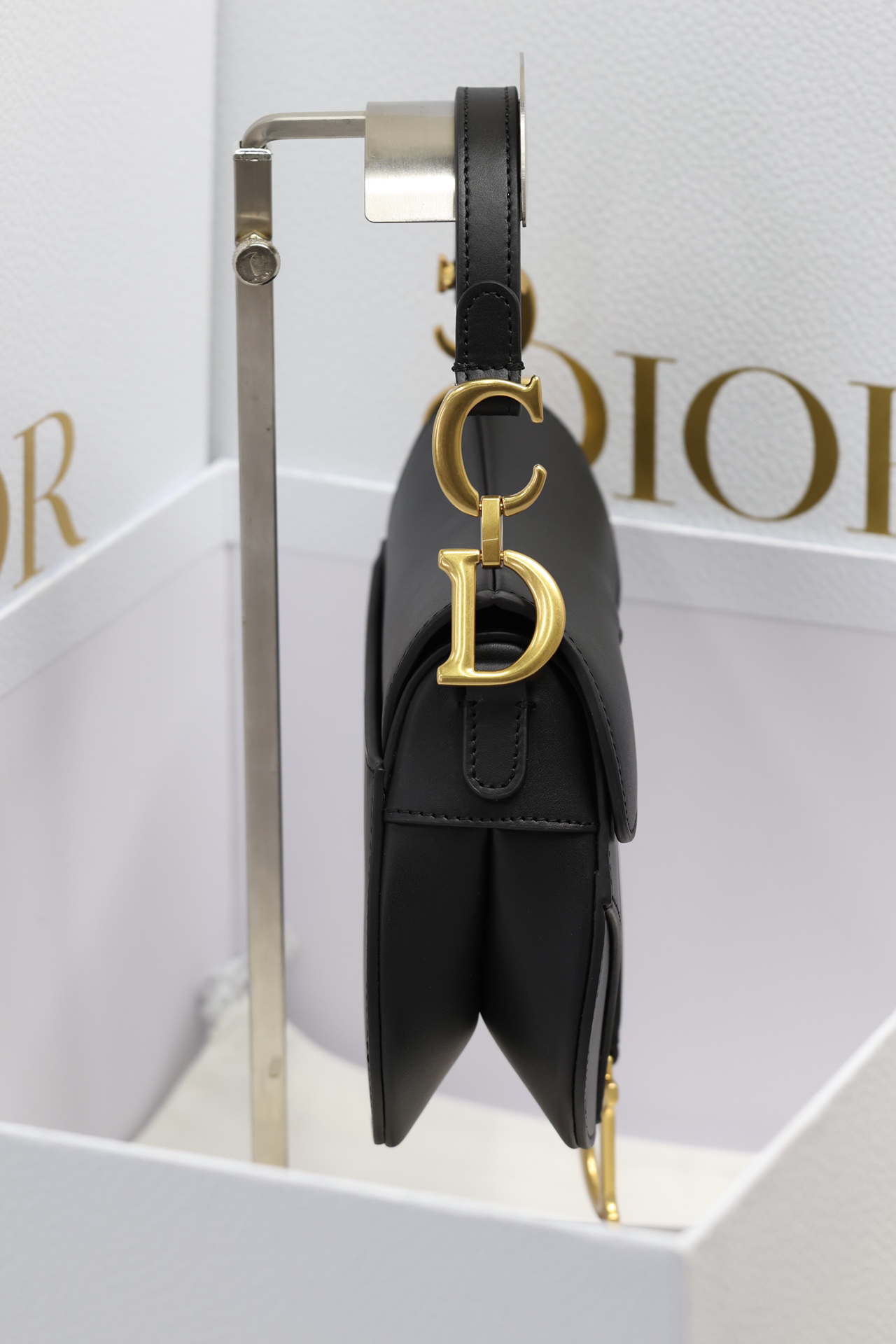 dior-saddle-leather-bag-satchel thumbnail 3