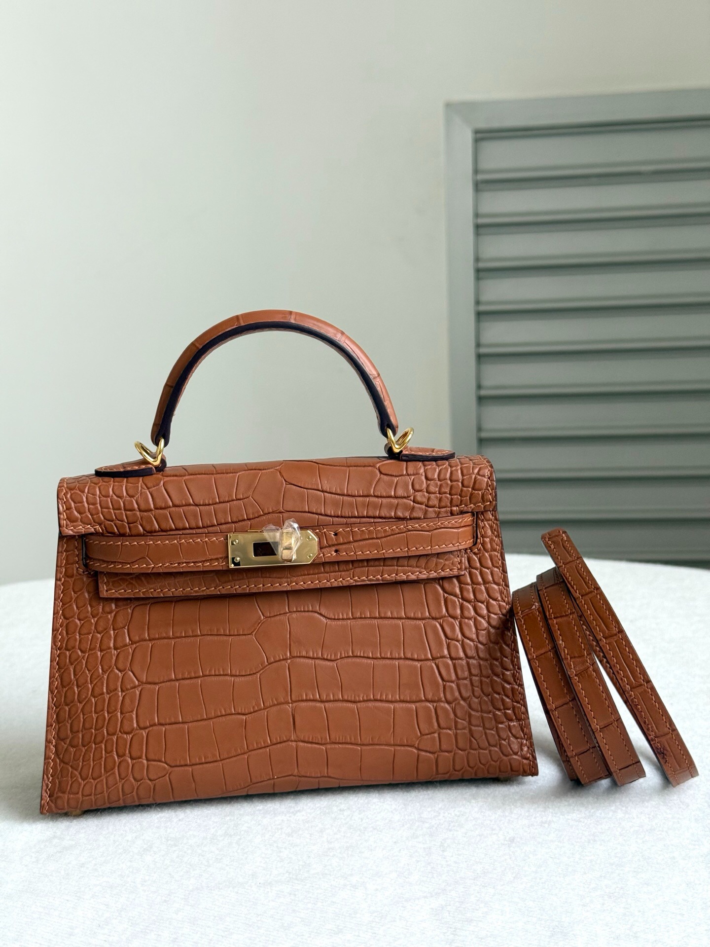 hermes-kelly-sellier-20-gold-matte-alligator-gold-hardware thumbnail 6