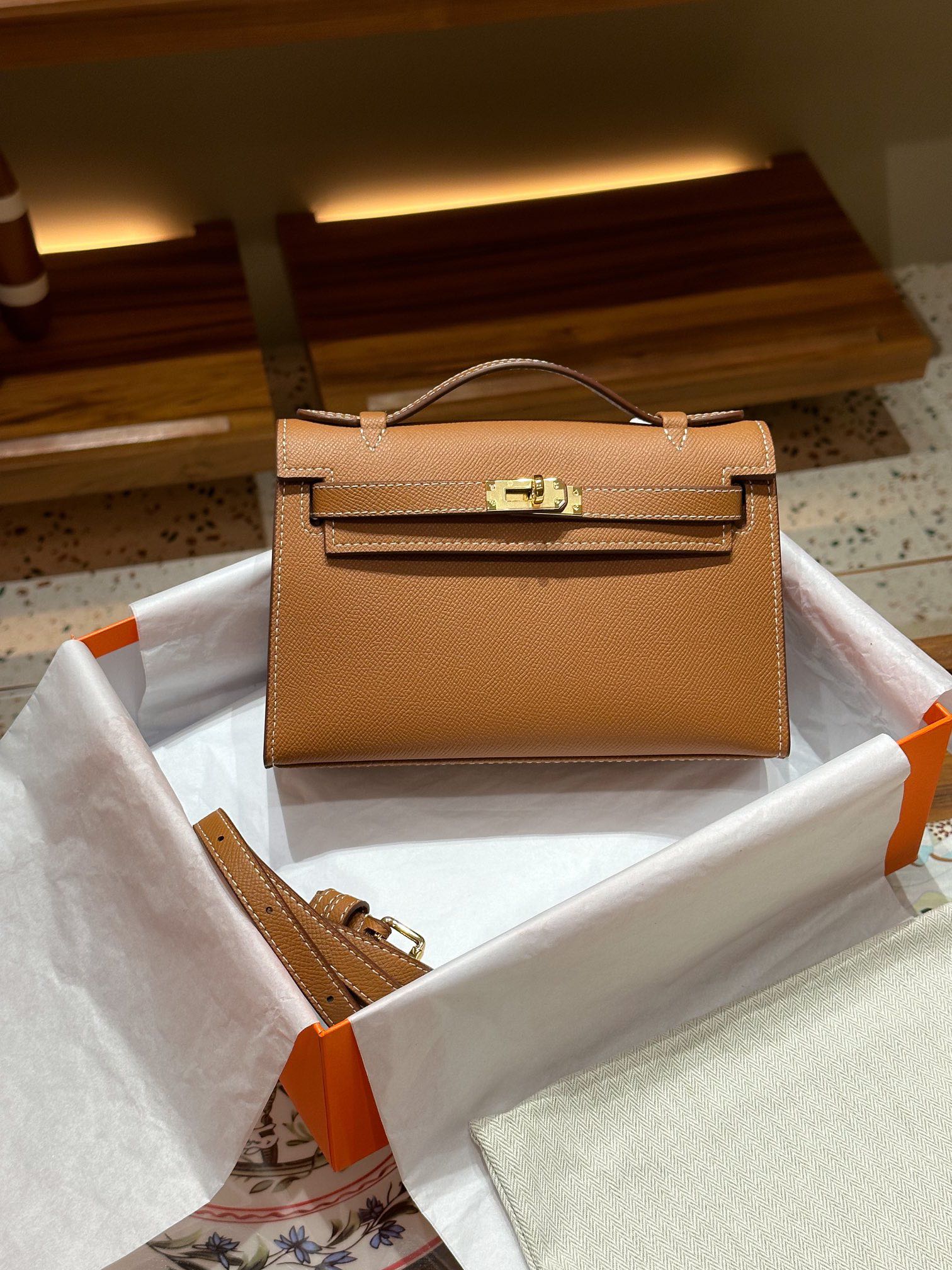 hermes-kelly-mini-1st-kelly-pochette-generation-epsom-palm-leather-golden-brown thumbnail 6