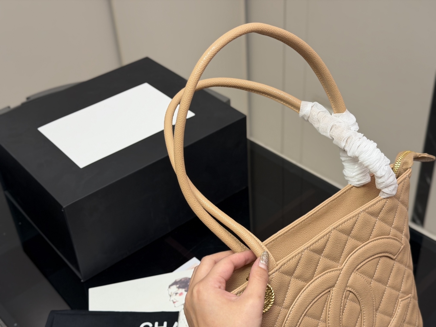 chanel-caviar-medallion-tote-bag thumbnail 8