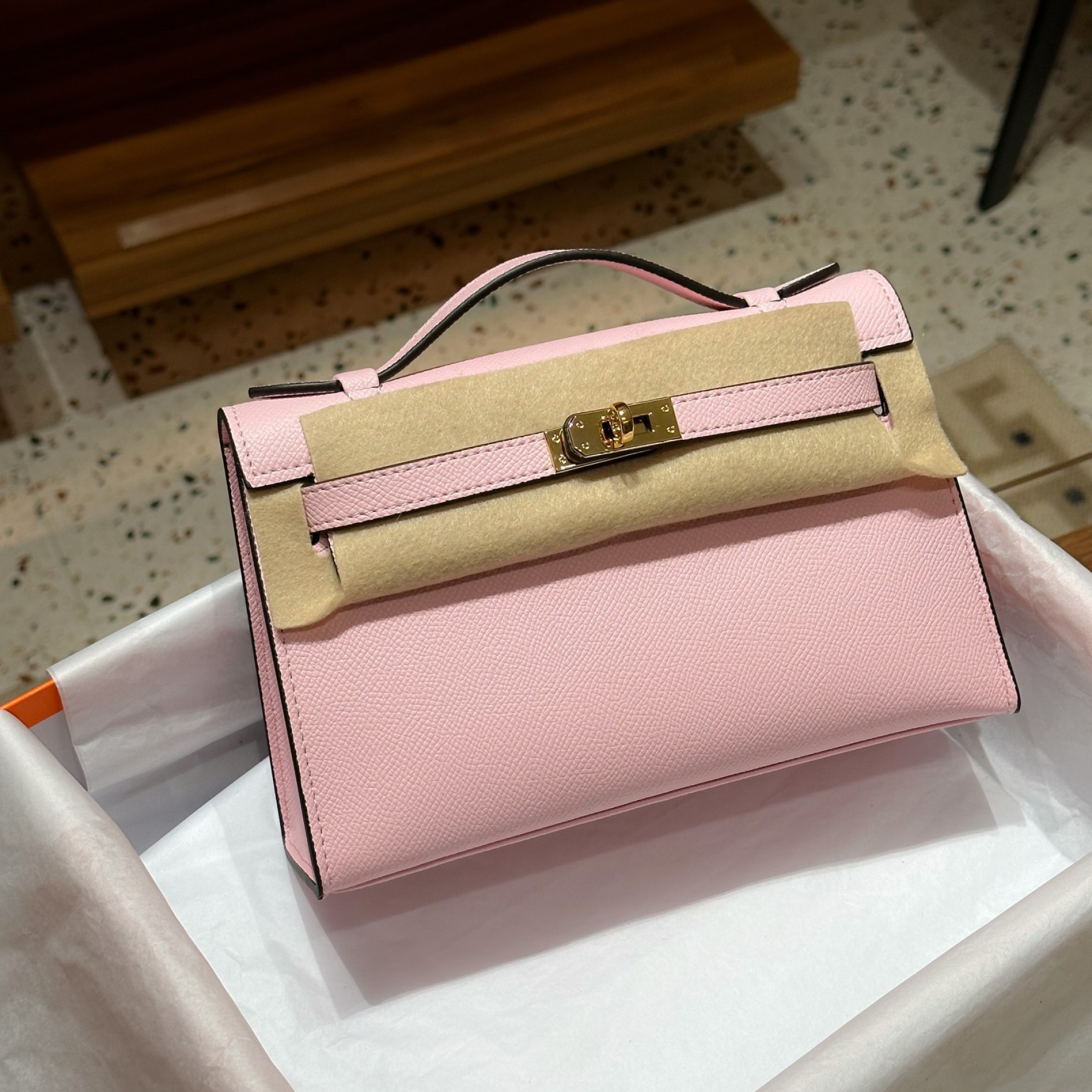 hermes-kelly-mini-1st-kelly-pochette-generation-epsom-palm-leather-pink thumbnail 2