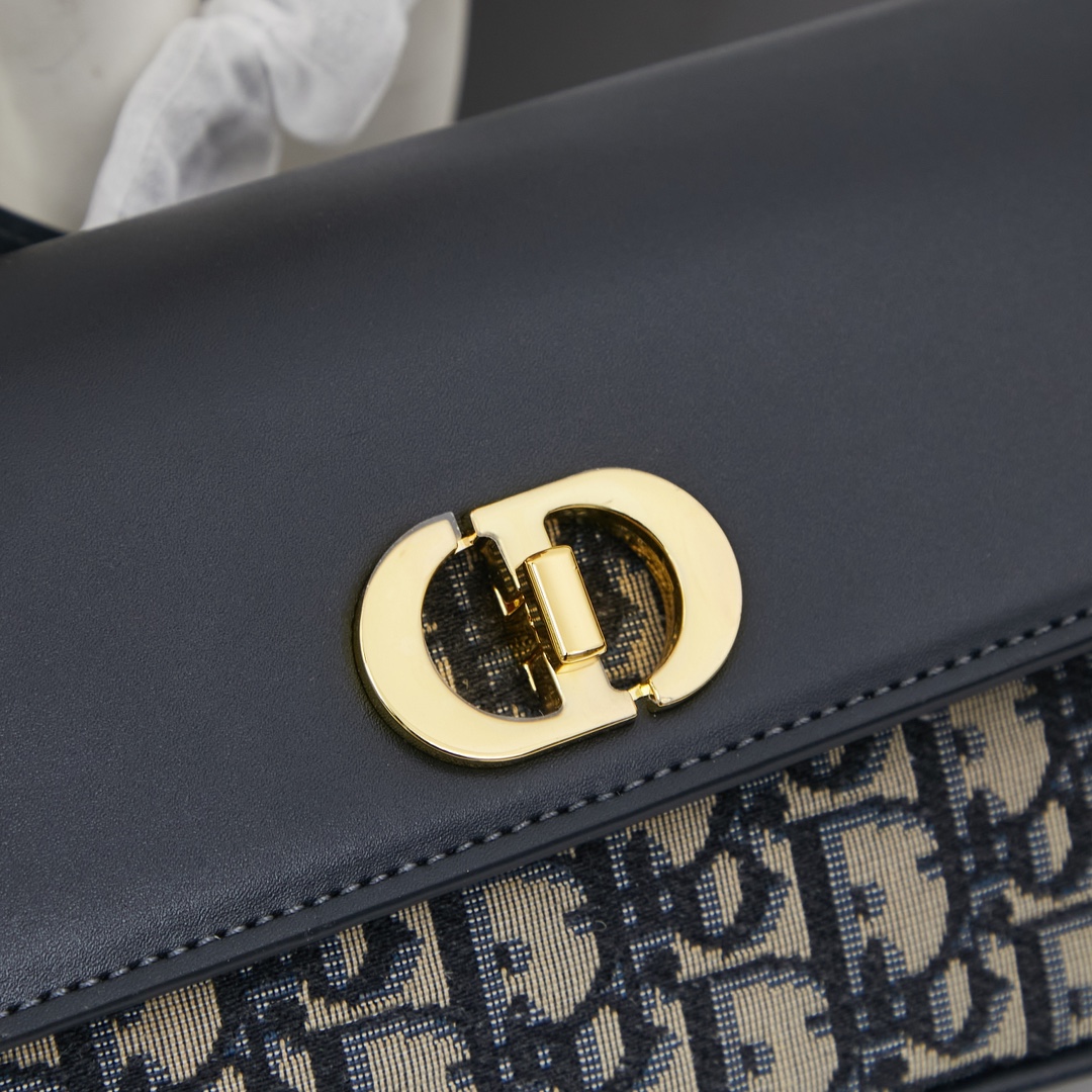 dior-saddle-blue-chain-pouch-bag thumbnail 8