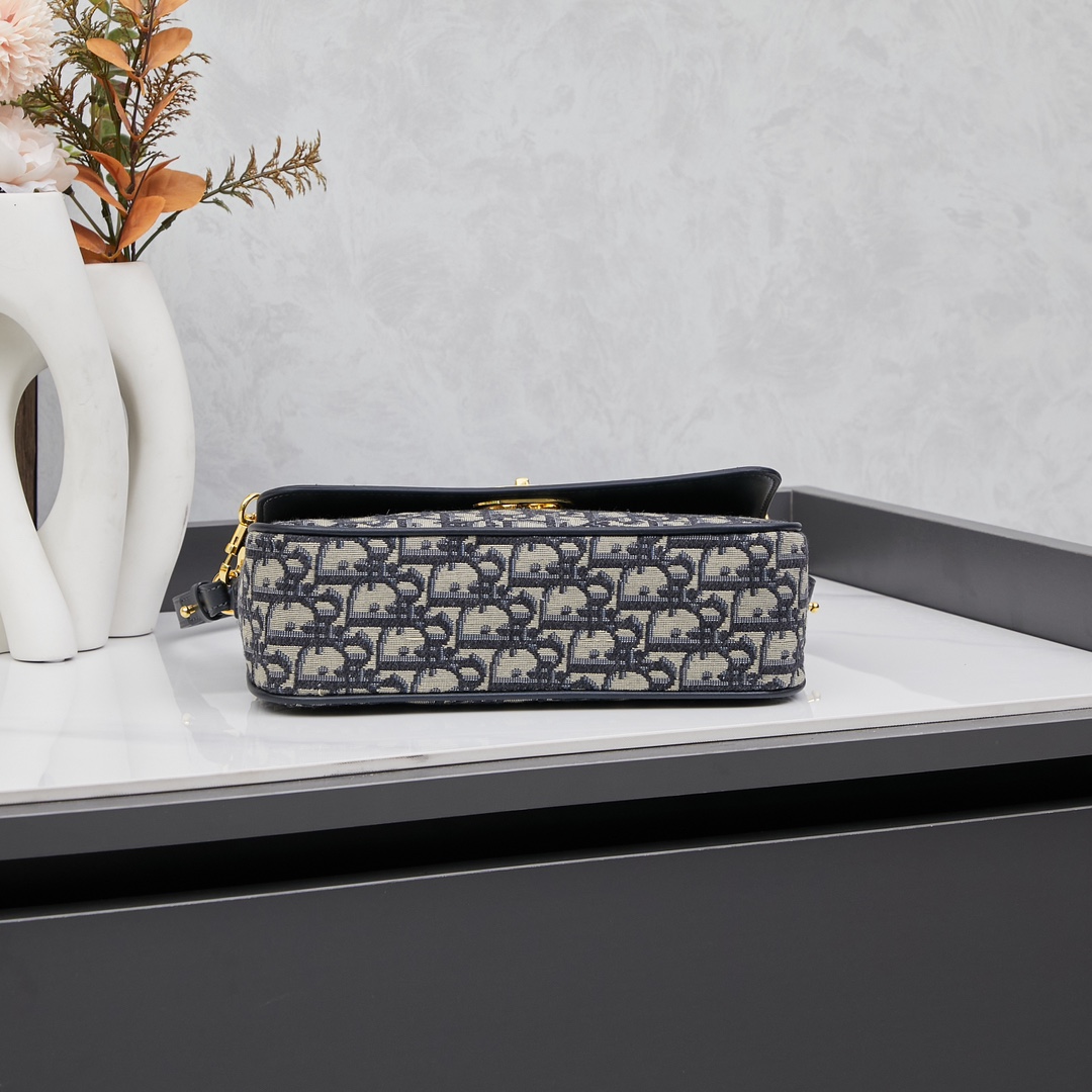 dior-saddle-blue-chain-pouch-bag thumbnail 6