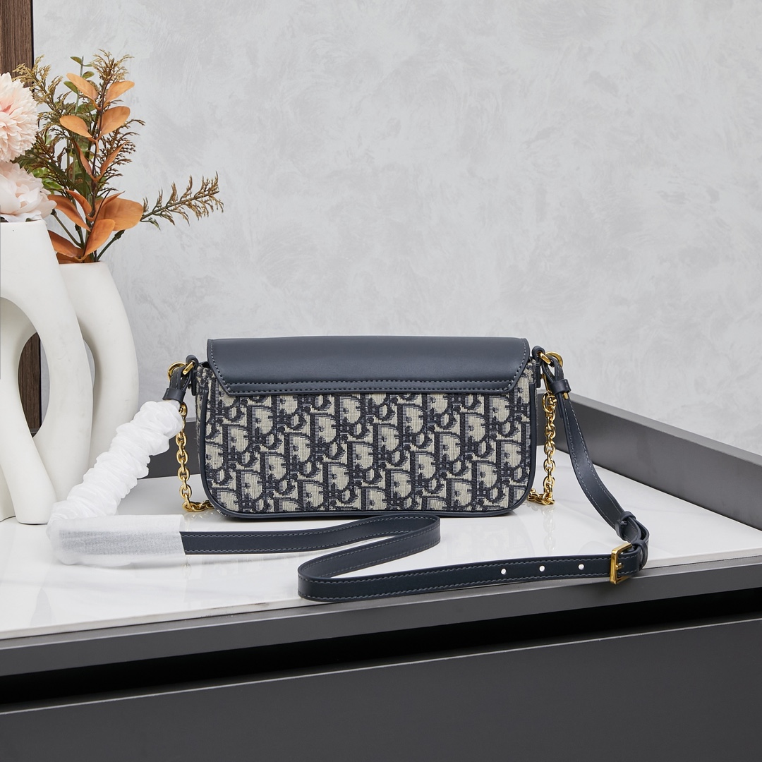 dior-saddle-blue-chain-pouch-bag thumbnail 4