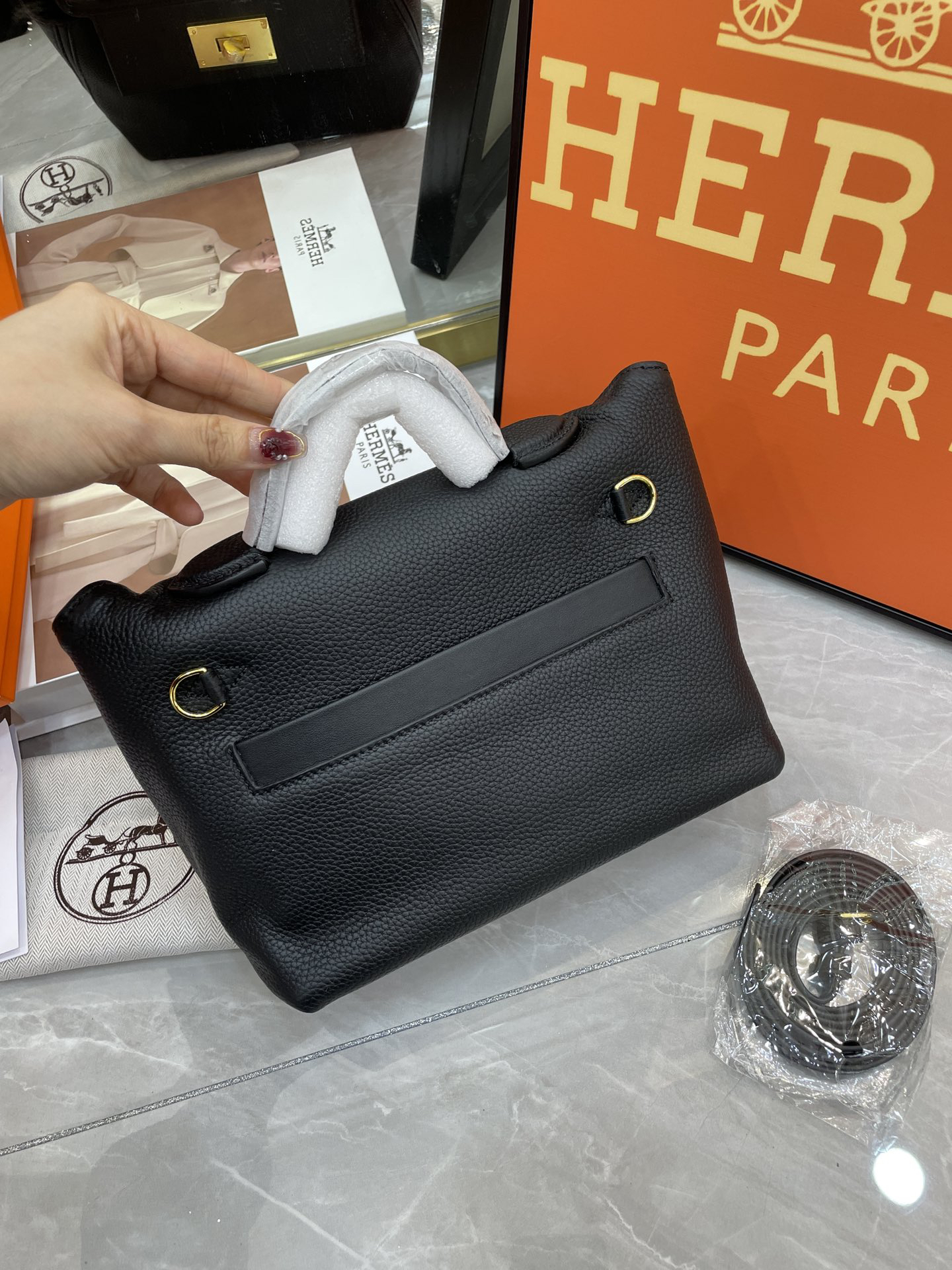 hermes-2424-togo-swift-gold-hardware-black-bag thumbnail 5