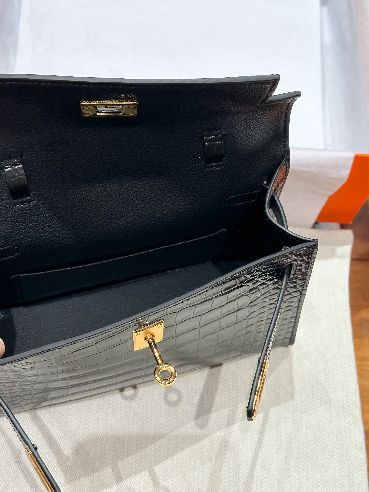 hermes-kelly-mini-1st-kelly-pochette-generation-epsom-palm-leather-black thumbnail 6