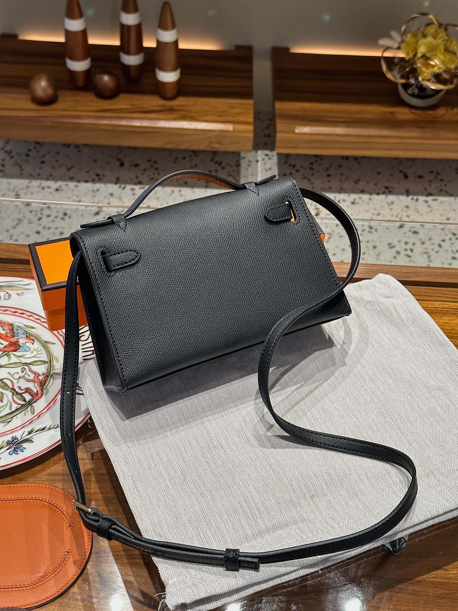 hermes-kelly-mini-1st-kelly-pochette-generation-epsom-palm-leather-black-2 thumbnail 6